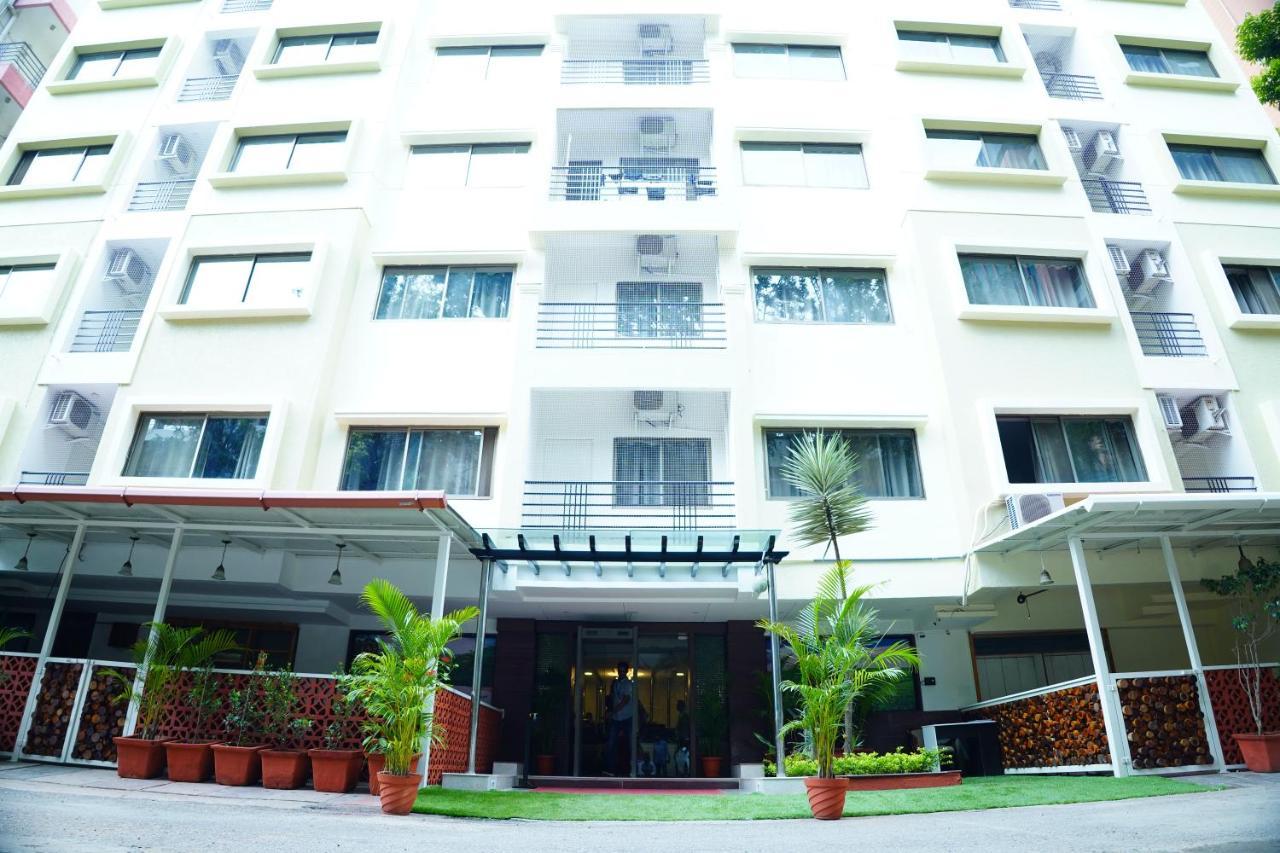 Lords Midtown Suites Bangalore Бангалор Екстериор снимка