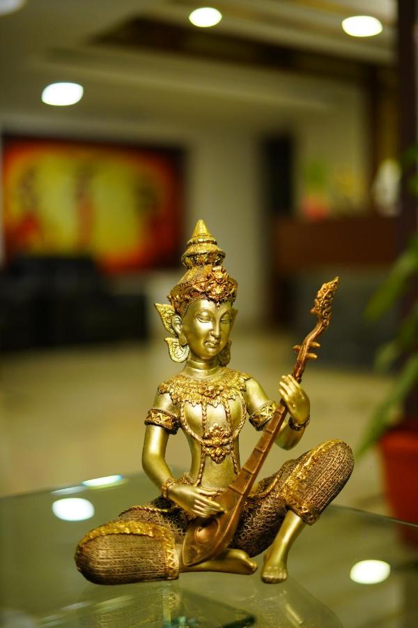 Lords Midtown Suites Bangalore Бангалор Екстериор снимка