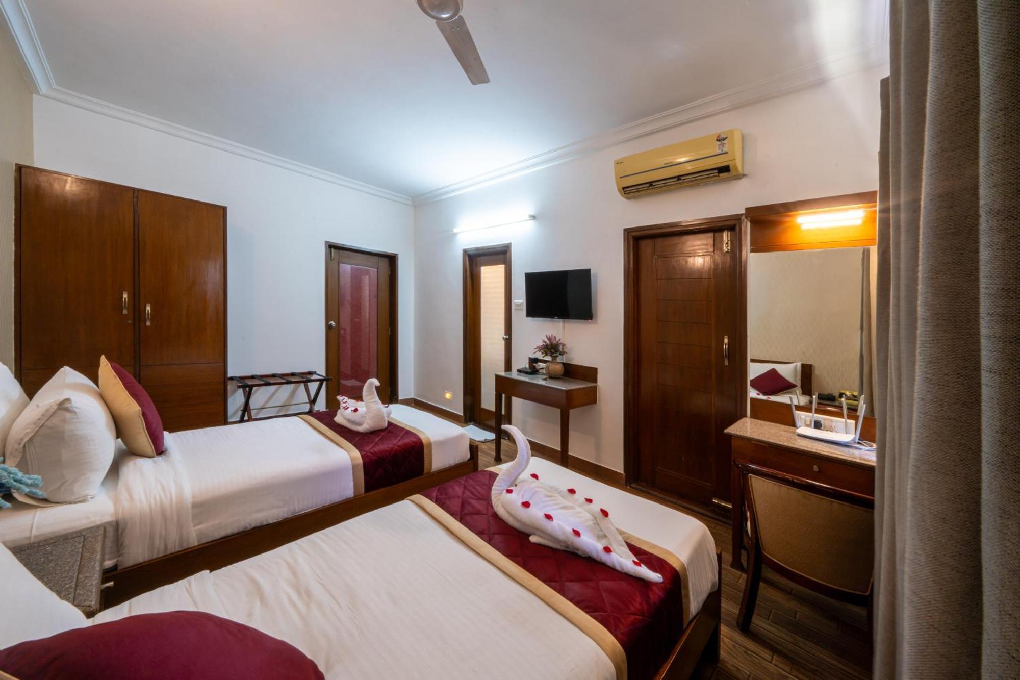Lords Midtown Suites Bangalore Бангалор Екстериор снимка
