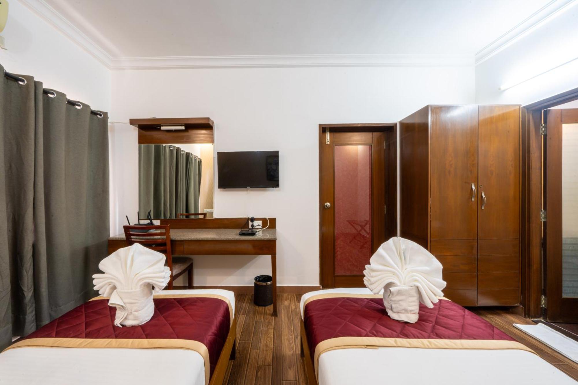 Lords Midtown Suites Bangalore Бангалор Екстериор снимка