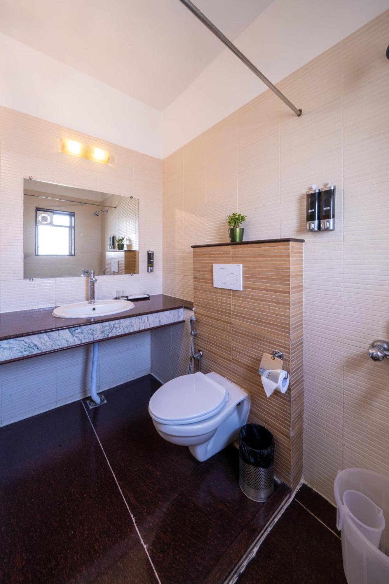 Lords Midtown Suites Bangalore Бангалор Екстериор снимка
