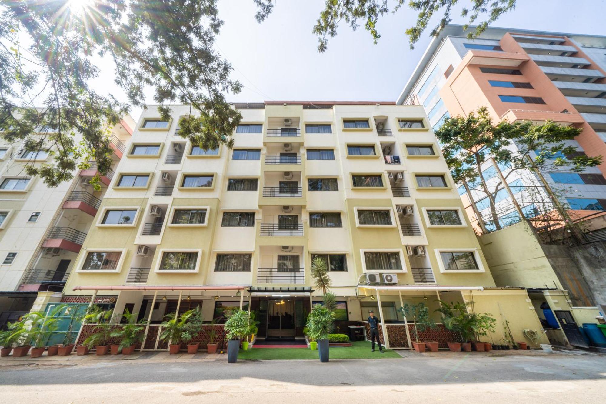 Lords Midtown Suites Bangalore Бангалор Екстериор снимка