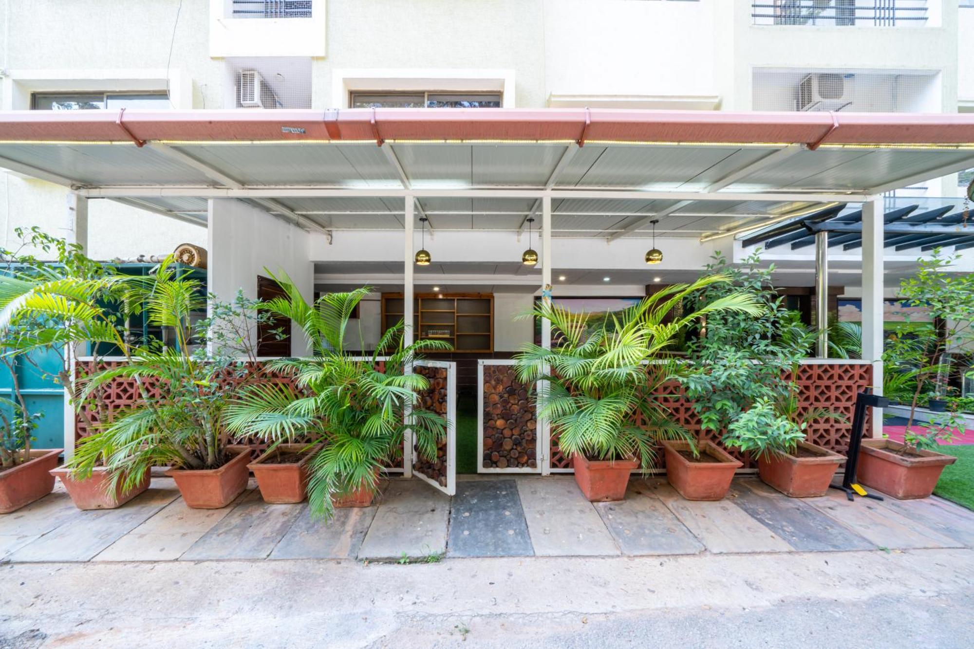 Lords Midtown Suites Bangalore Бангалор Екстериор снимка