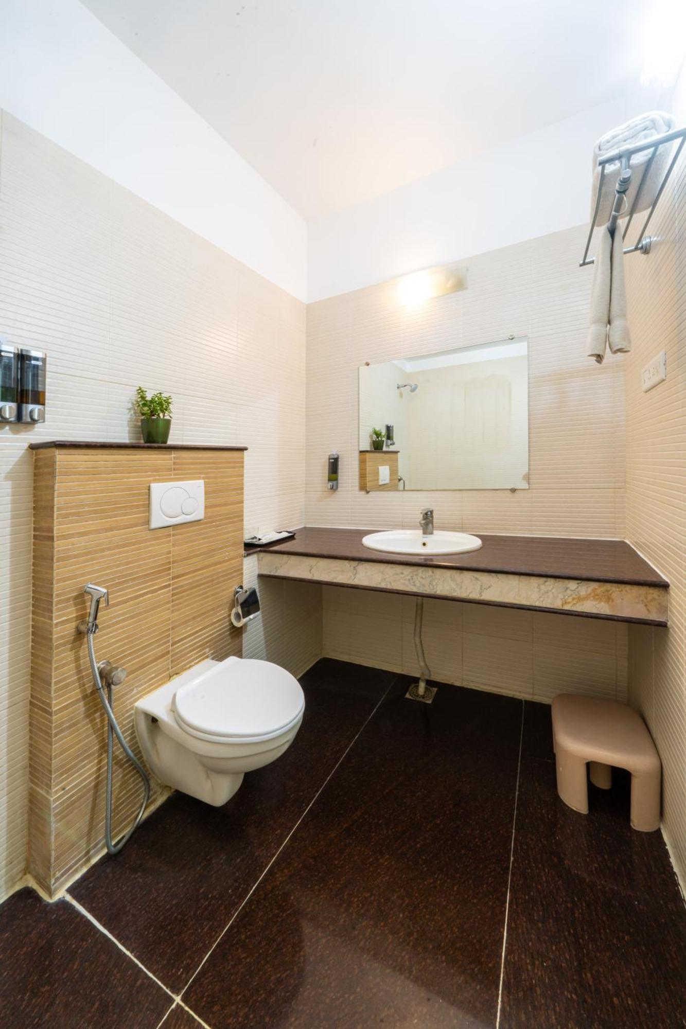 Lords Midtown Suites Bangalore Бангалор Екстериор снимка