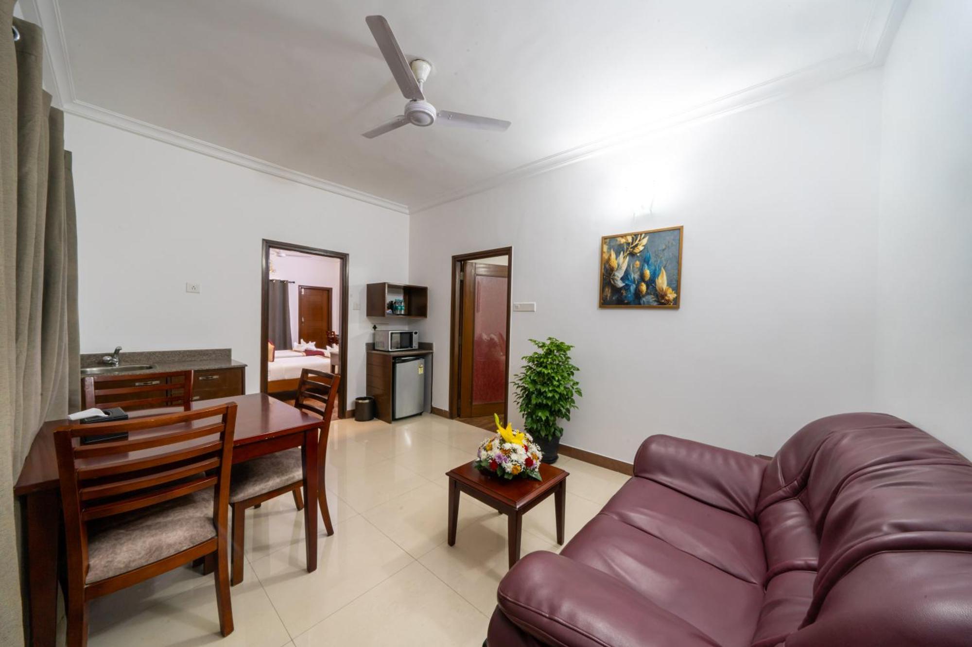 Lords Midtown Suites Bangalore Бангалор Екстериор снимка