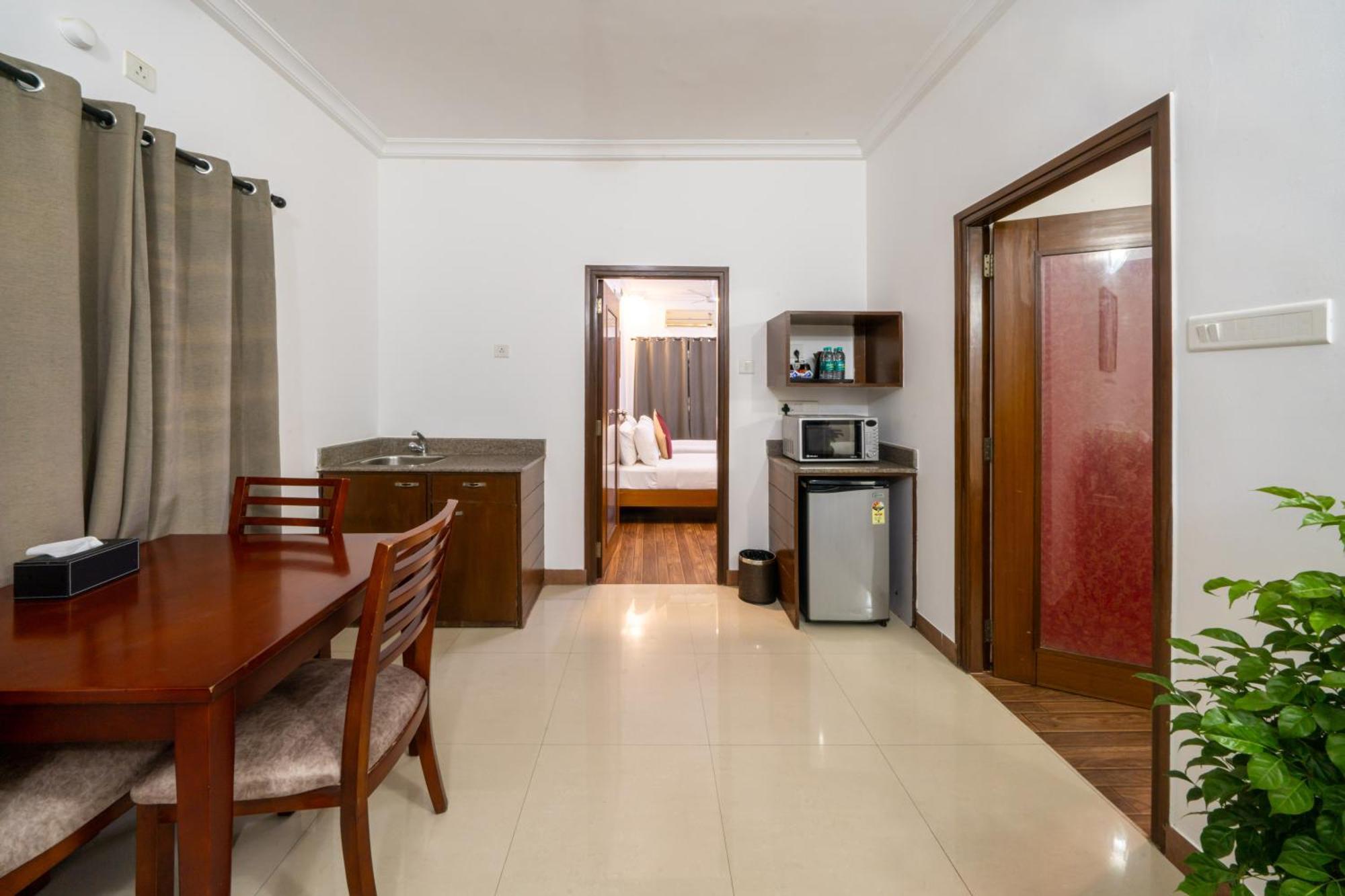 Lords Midtown Suites Bangalore Бангалор Екстериор снимка