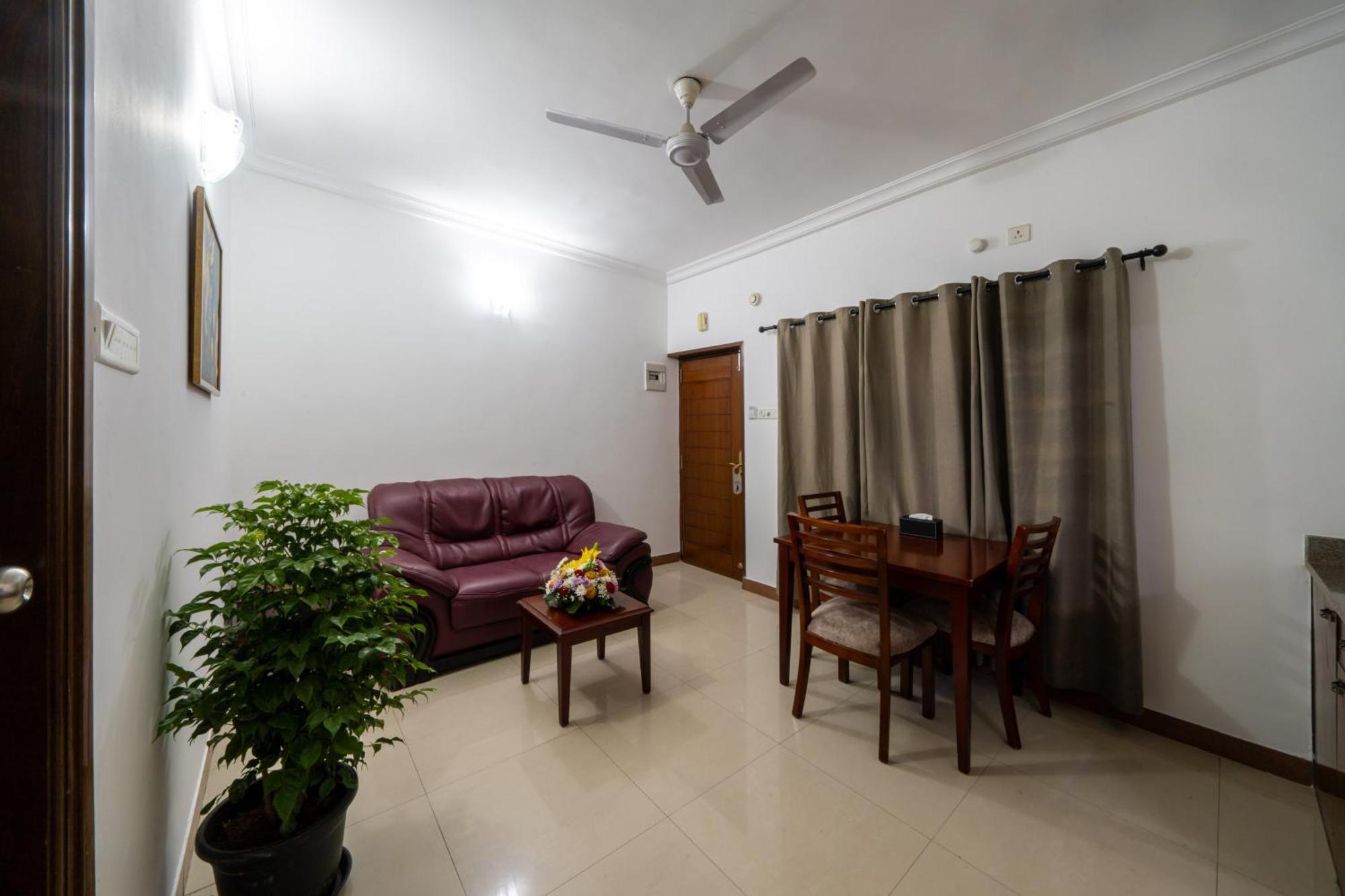 Lords Midtown Suites Bangalore Бангалор Екстериор снимка