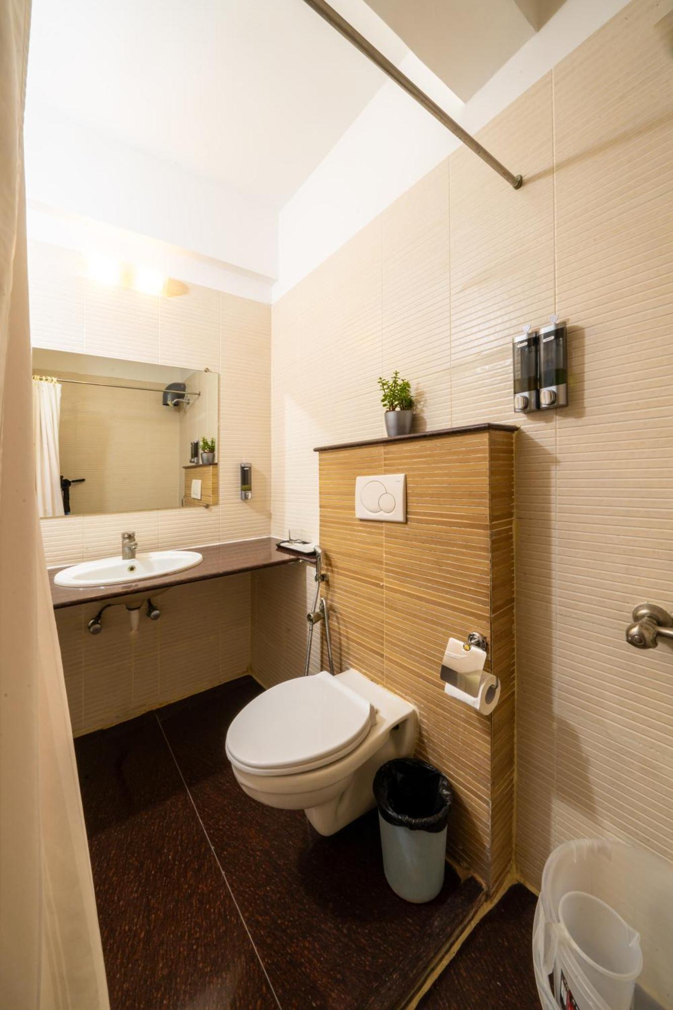 Lords Midtown Suites Bangalore Бангалор Екстериор снимка