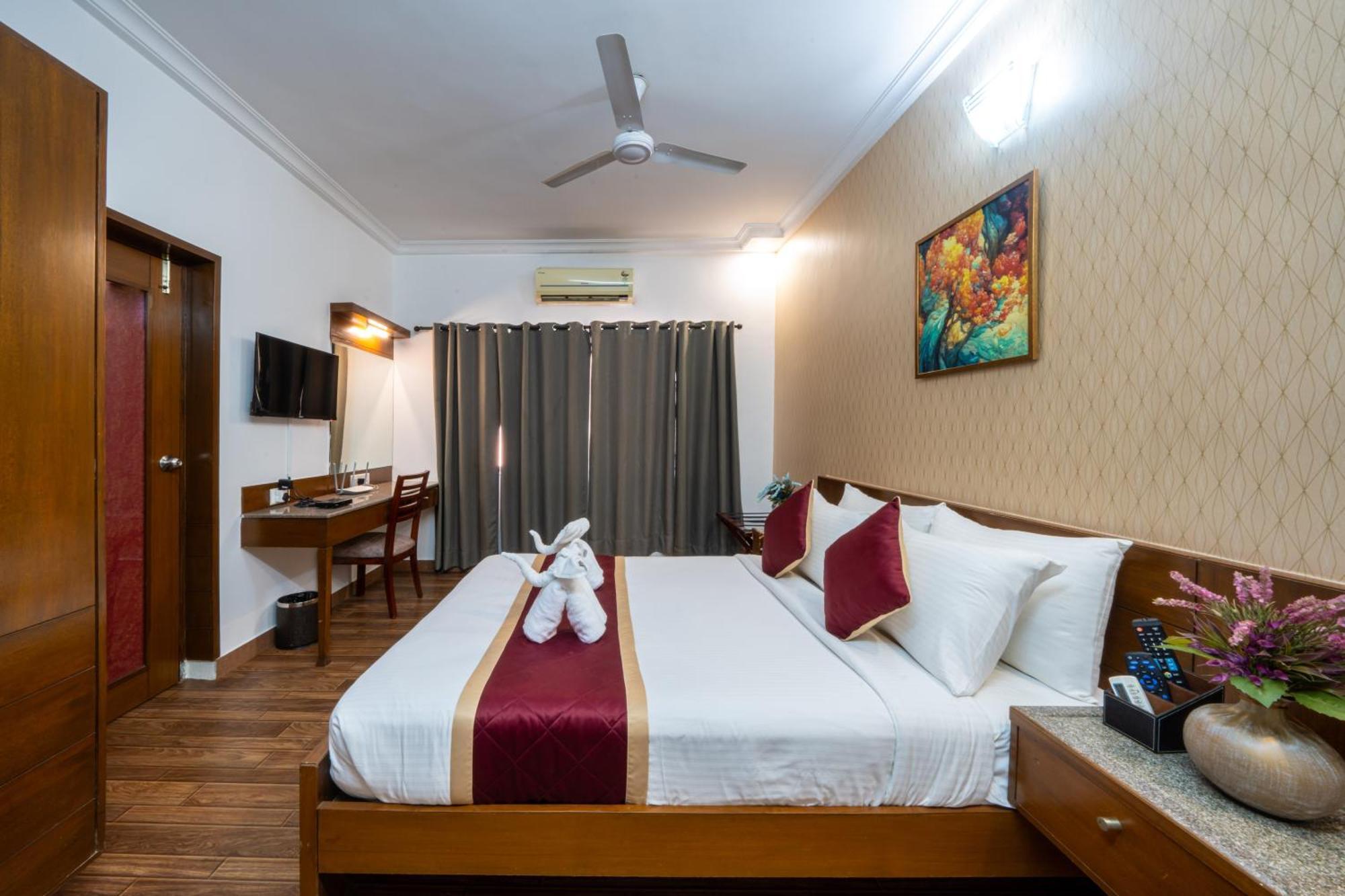 Lords Midtown Suites Bangalore Бангалор Екстериор снимка