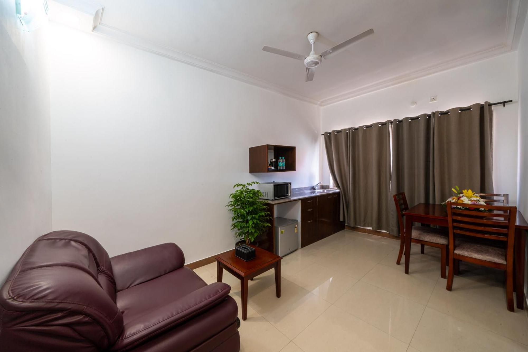 Lords Midtown Suites Bangalore Бангалор Екстериор снимка