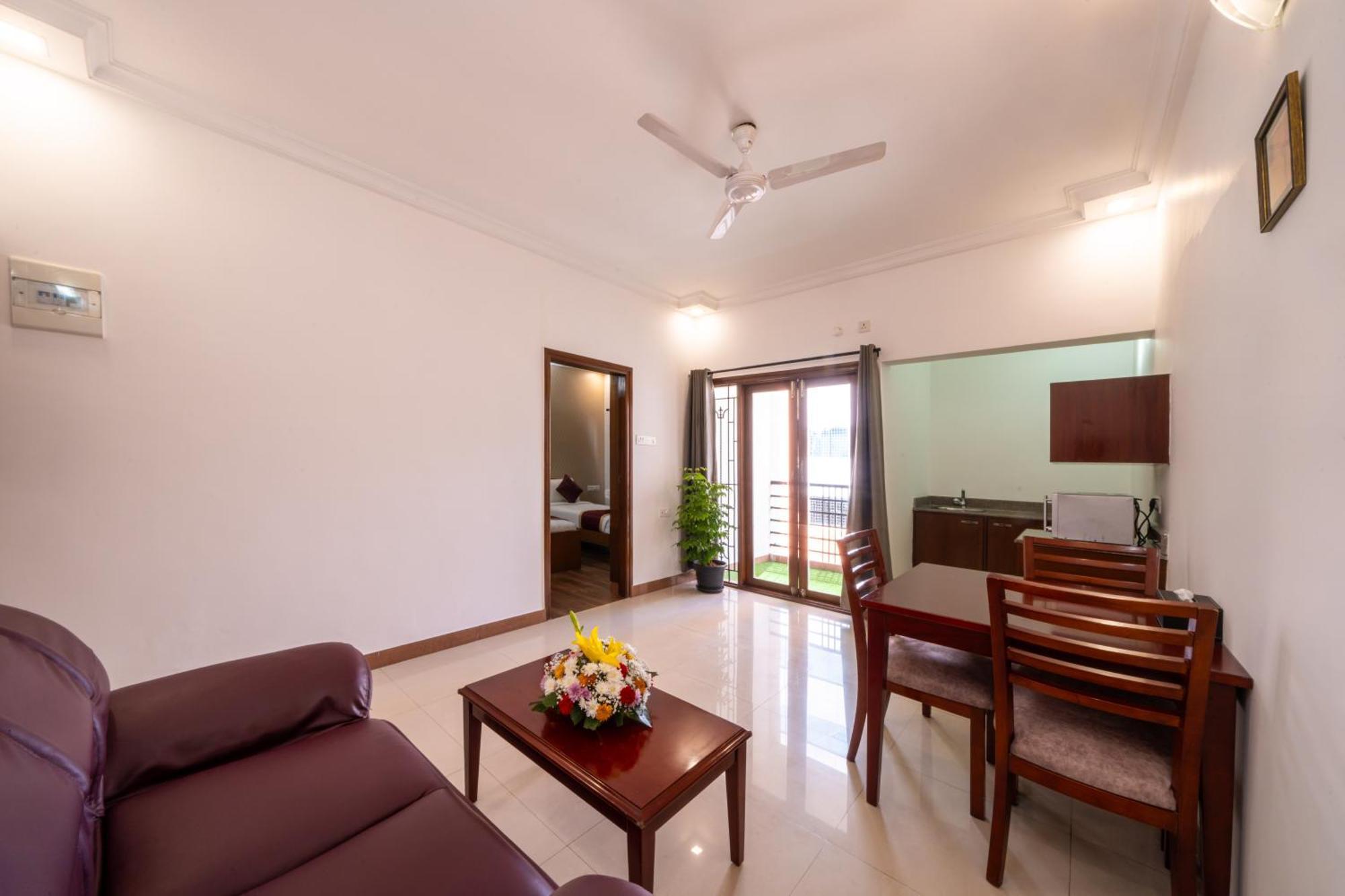 Lords Midtown Suites Bangalore Бангалор Екстериор снимка