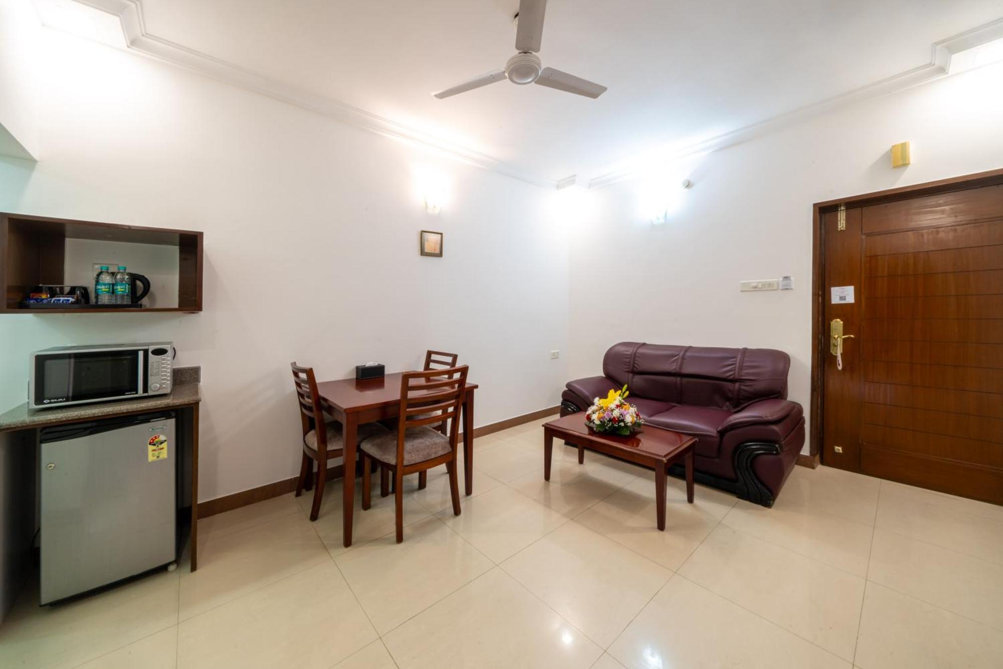 Lords Midtown Suites Bangalore Бангалор Екстериор снимка