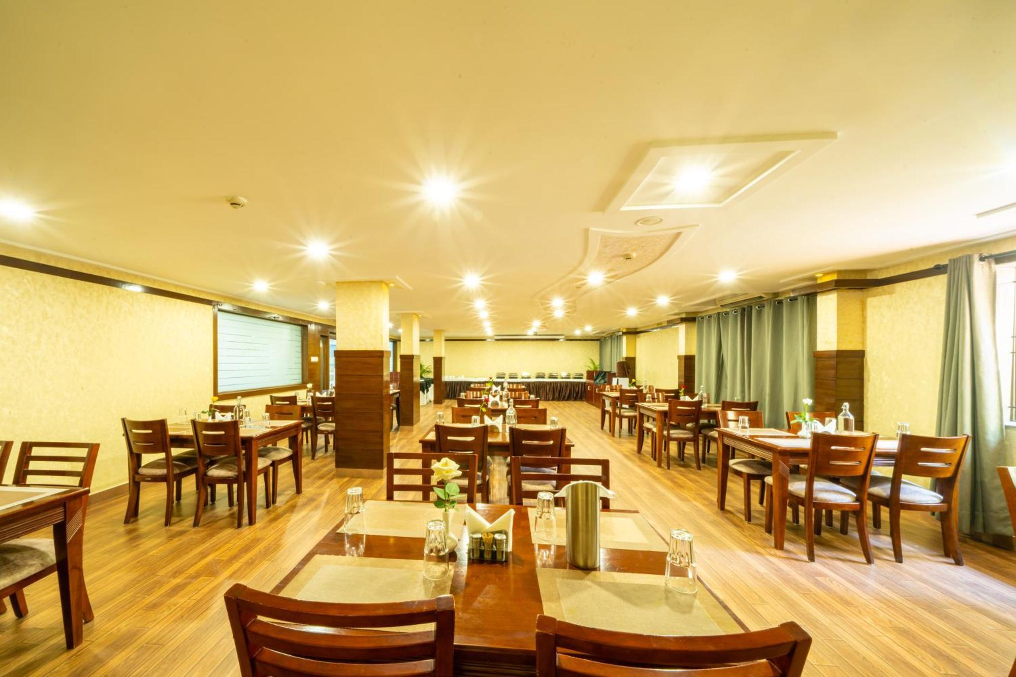 Lords Midtown Suites Bangalore Бангалор Екстериор снимка