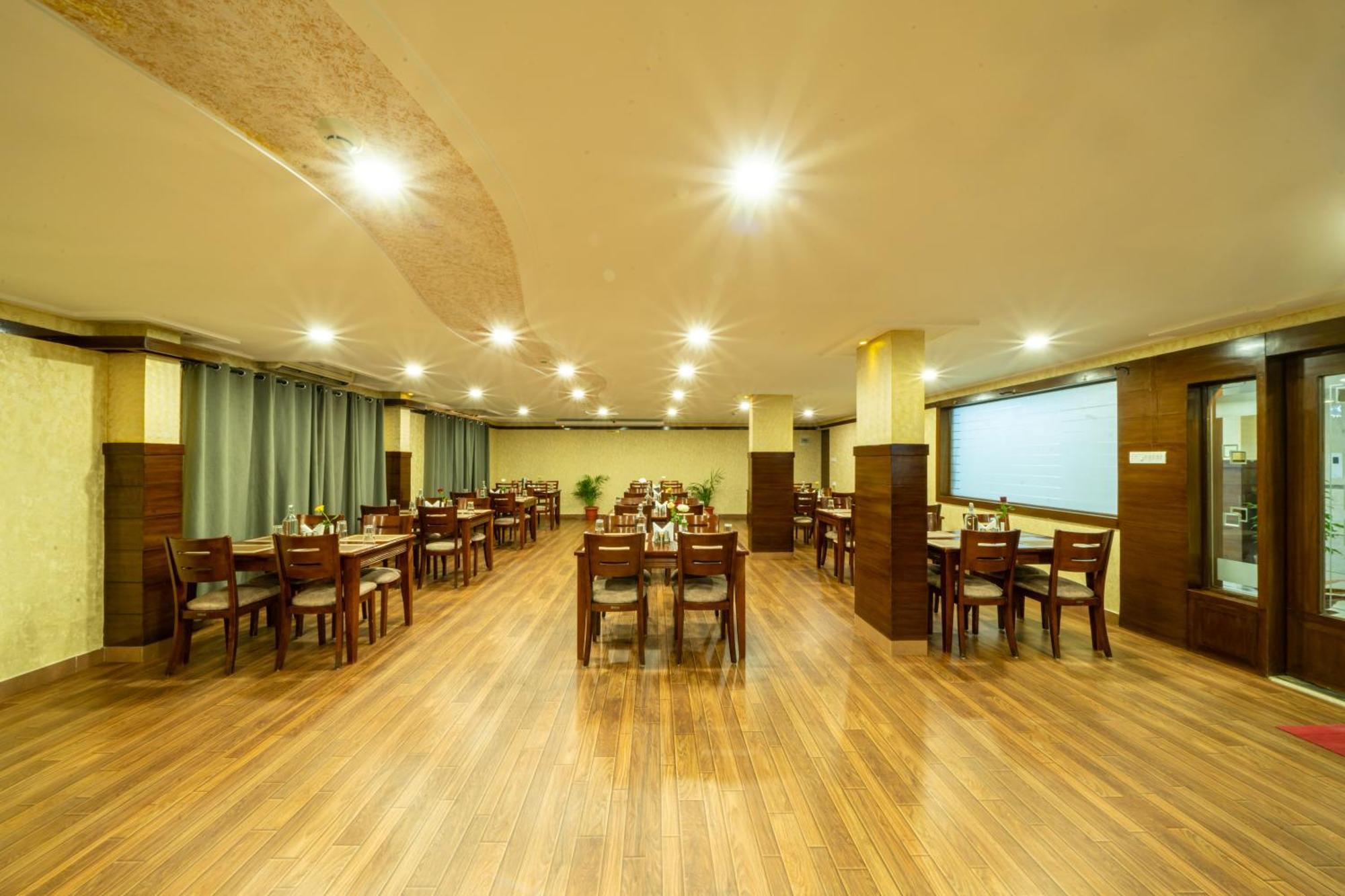 Lords Midtown Suites Bangalore Бангалор Екстериор снимка