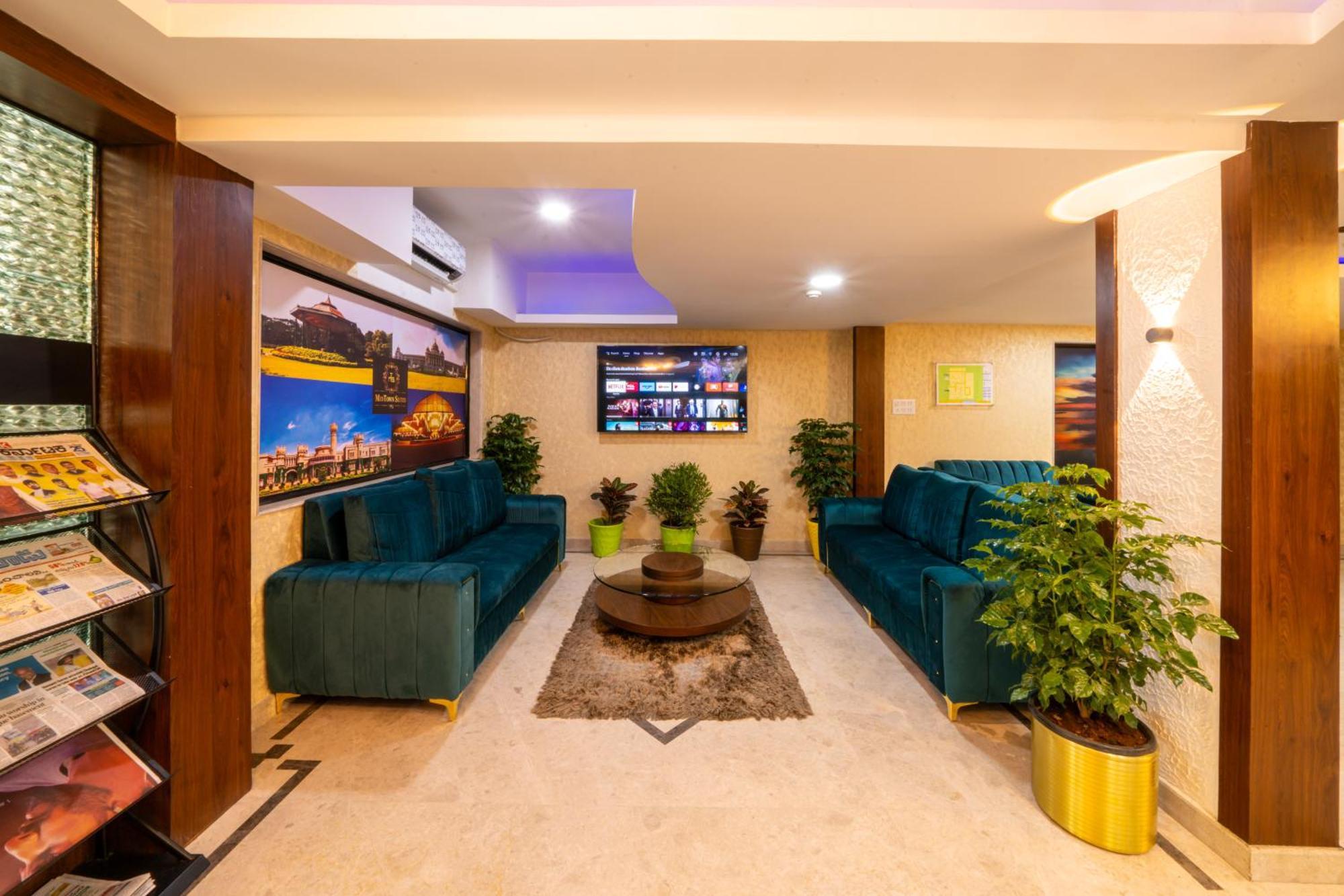 Lords Midtown Suites Bangalore Бангалор Екстериор снимка