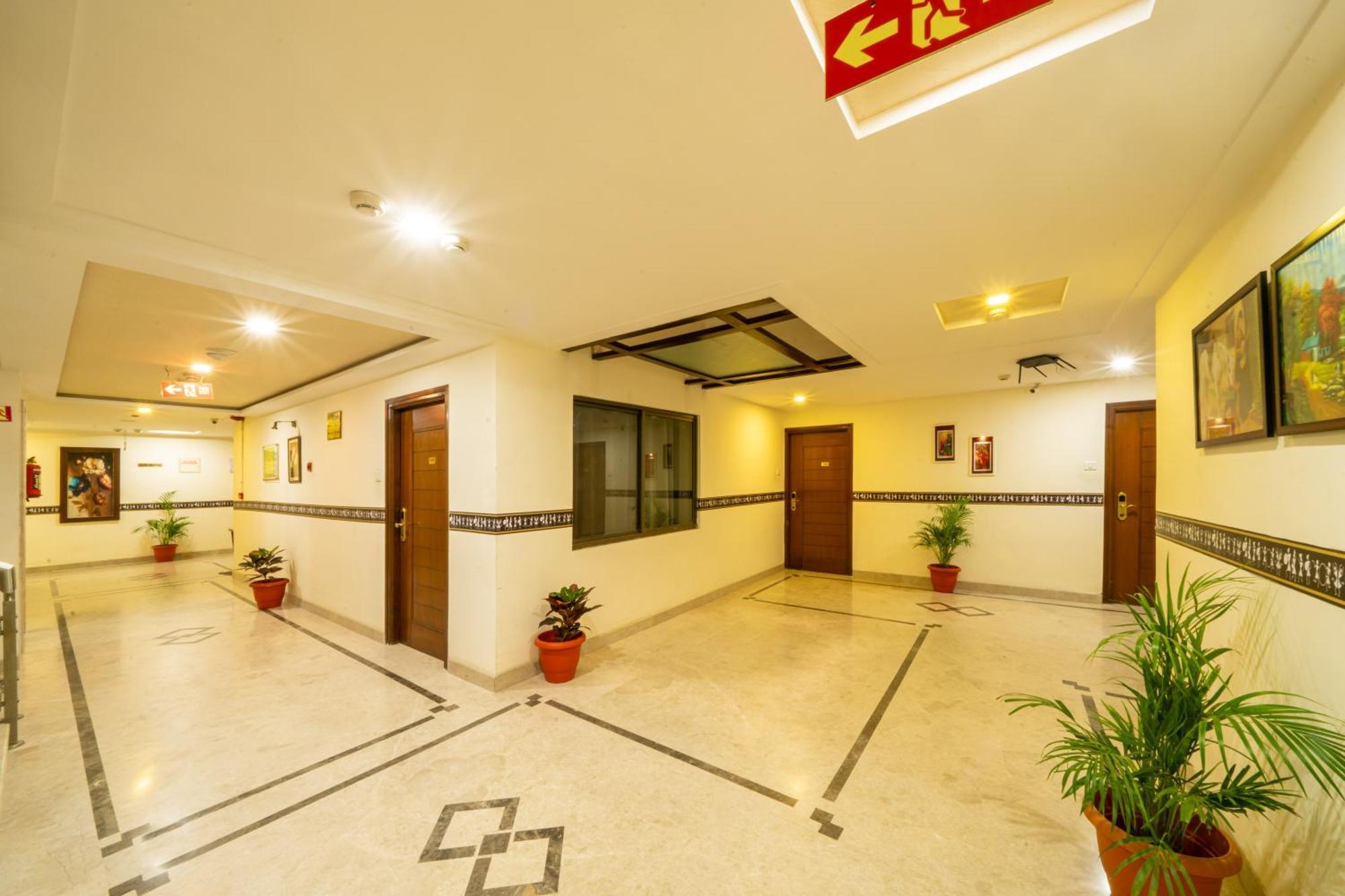 Lords Midtown Suites Bangalore Бангалор Екстериор снимка